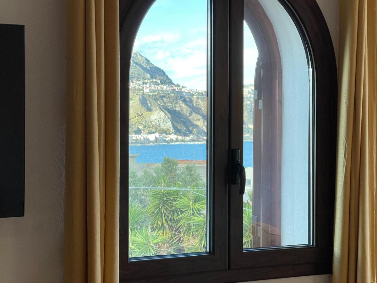 John Sea Giardini Naxos
